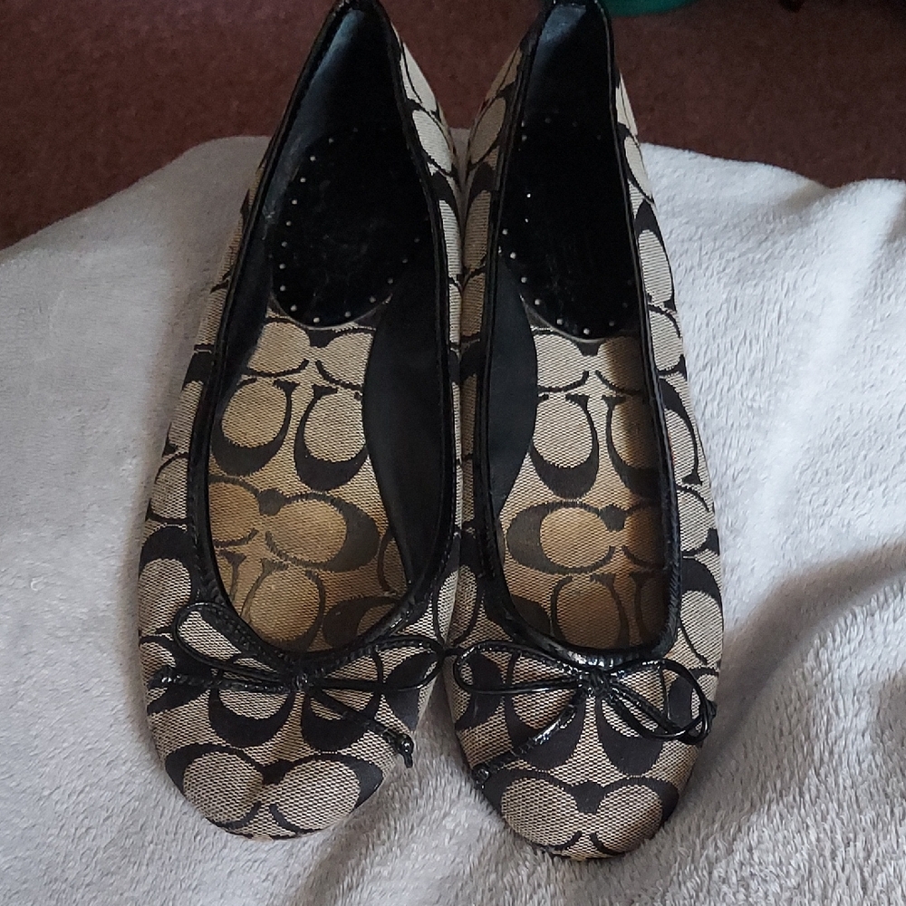 Coach Women's Signature Black and Tan Flats